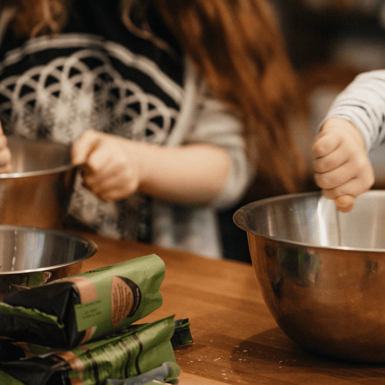 Cover Image for Supporting Hot Gold Radio – Christmas Food Bank Appeal